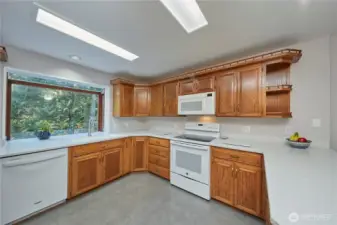 Kitchen continued! Lots of space and very clean.