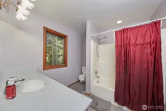 Full bathroom continued.