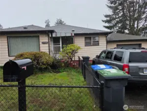 Convenient location walking distance to grade school