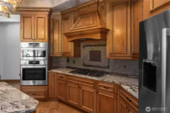 Bosch appliances and steamer over compete this chef's kitchen.