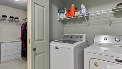 Upstairs shared Full Bathroom