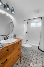 Guest Bath (Upstairs)