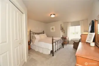 Guest bedroom.