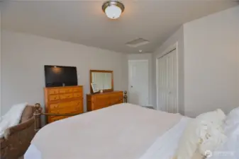 Guest bedroom.