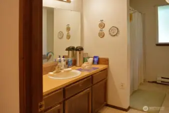 Min Bathroom, Full Bath