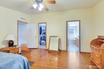Huge Primary with 5 piece en suite and walk in closet!