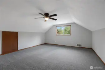 upstairs bedroom (#4)