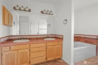 Primary bath with jetted tub