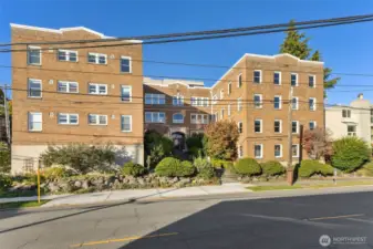 1920s perfection at Olympus Manor.