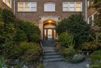 1920s perfection at Olympus Manor.