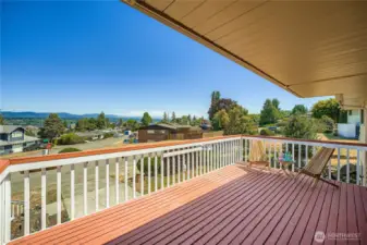 Amazing lake & mountain view from the front deck