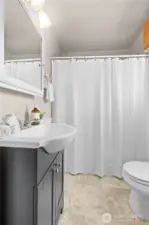 Full bath off of the kitchen