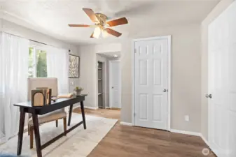 Such a great work from home space.