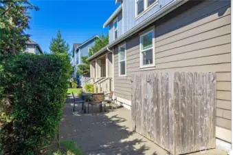 Side yard - perfect location for outdoor drinks and dining!