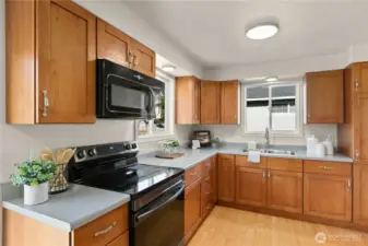 Open and ample kitchen
