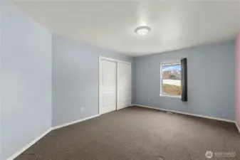 Second large bedroom