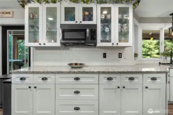 Counters and cabinets galore! You can never have too much space in a kitchen and this one checks all the boxes.