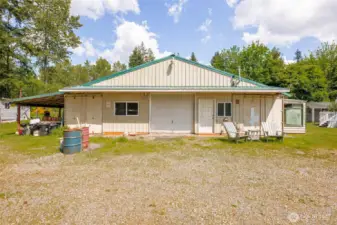 Massive Detached shop w/bath + washer/dryer.