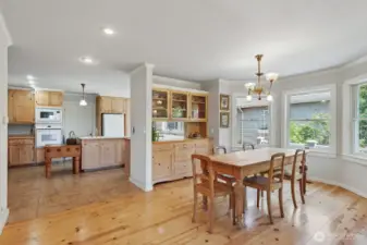 Eating nook off of kitchen
