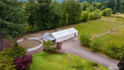 7 stall barn, tack room and hobby space