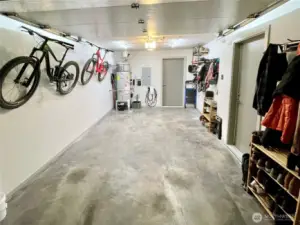 One car garage with office entry