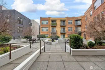 2nd floor common area patio
