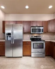 Nice stainless appliances that stay.
