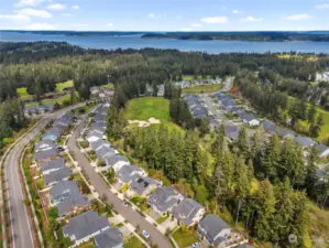 Close proximity to the Puget Sound and various saltwater beaches.