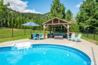 Gorgeous fenced pool with brand new liner