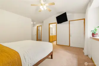 The perfect balance of coziness and spaciousness.