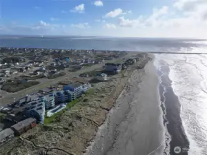 AERIAL VIEW OF OCEAN CREST THE JETTY IN THE BACKGROUND AND IN THE FAR LEFT OVER THE CHEHALIS RIVER IS WESTPORT!
