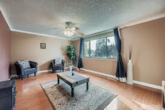 2nd living/Bonus upstairs with west facing window overlooking the front yard, ceiling fan & crown molding