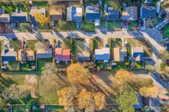 view of expansive greenbelt/common area