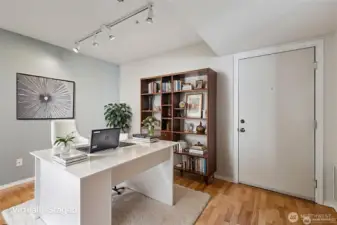 An office or project room - how would you use this extra room