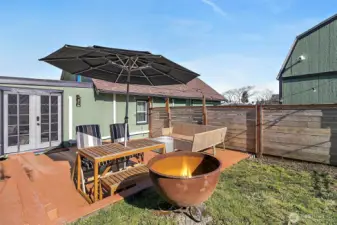 Summer backyard nights on the patio or enjoying the daytime sunshine for gatherings or soaking in the rays with a good book.