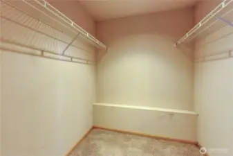 Bed#3 Walk-in Closet