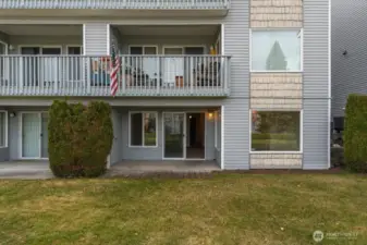 Lower level entrance to ground floor.