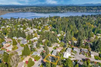 The rough yellow outline of the home shows the proximity to Lake Sammamish and Idlywood Park which is a very lovely part to visit year-round!! Marymoor Park is close by too as is Microsoft, downtown Redmond, shops, restaurants and more!