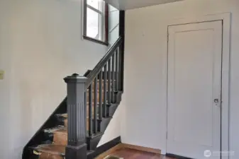Ascenda piece of history to the 2nd floor on the original Craftsman staircase.