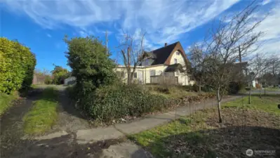 Easy alley access behind the property.