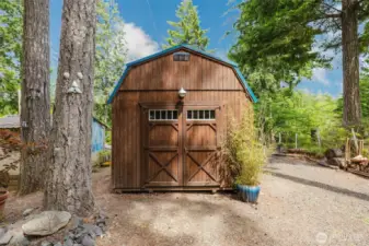 Barn Shed with full electricity.