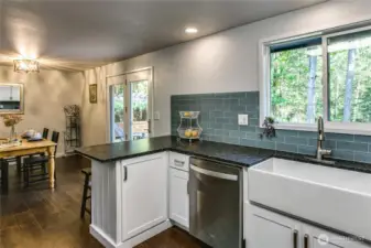 Open kitchen w/ homework bar