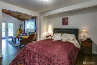 Primary suite thru to the parlor