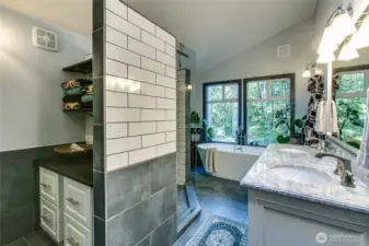 Luxurious 5-piece primary bath