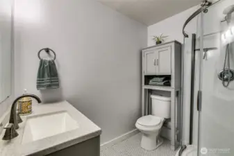 Studio bath w/ walk-in shower