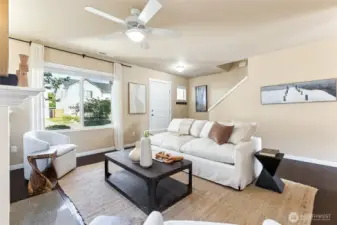 Enter open and bright living space!