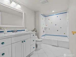 A full bathroom gives off a fun vibe for getting ready for the day.