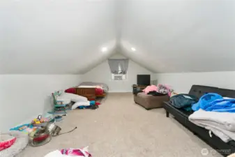 Upstairs Unit Bed 3