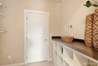 Storage niche