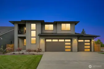 Pics for general layout.  Finishes will vary.  Please visist model home for finishes.